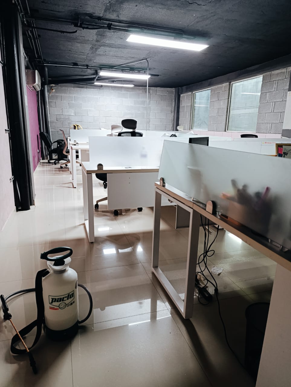 Equipo de fumigación en espacio interior