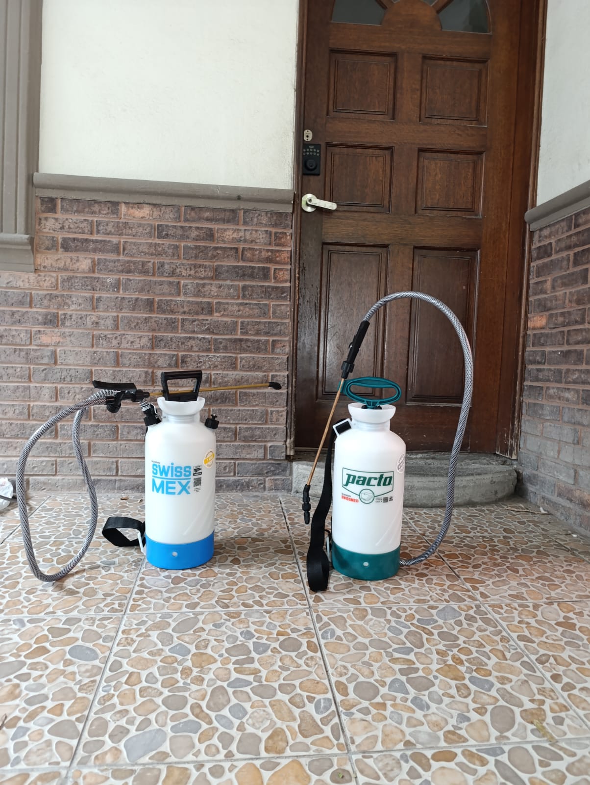 Equipos de fumigación en entrada