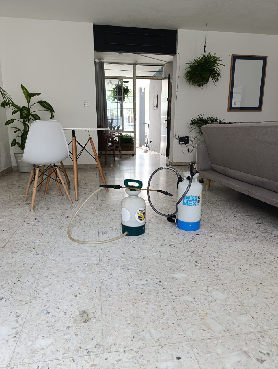 Equipos de fumigación en sala
